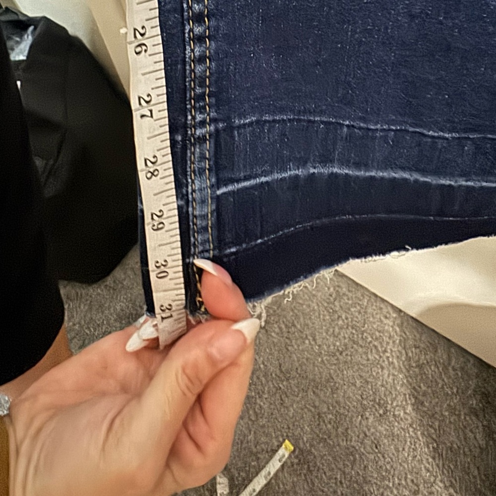 NWT - Dark Blue Wide Leg Women's Jeans with Dostressed Hem - Picture 6 of 7